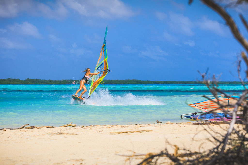 Maxime van Gent windsurfing