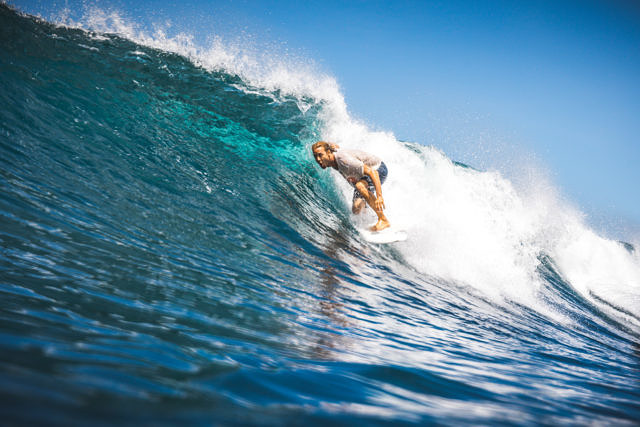 Yoyo beach surfing, Sumbawa