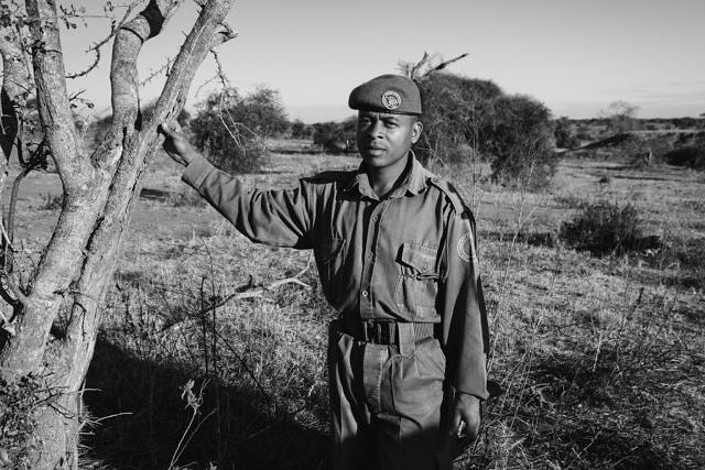 Kenya - Lumo, a bushwalk with of the local rangers
