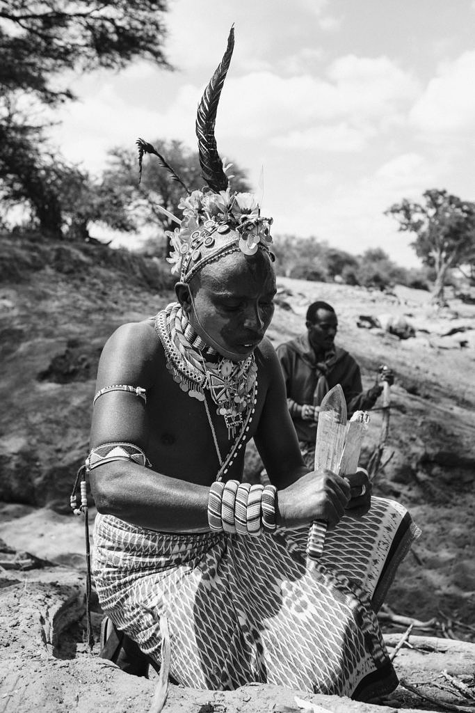 Kenya - Lewasso, the Masai preparing to get fresh honey