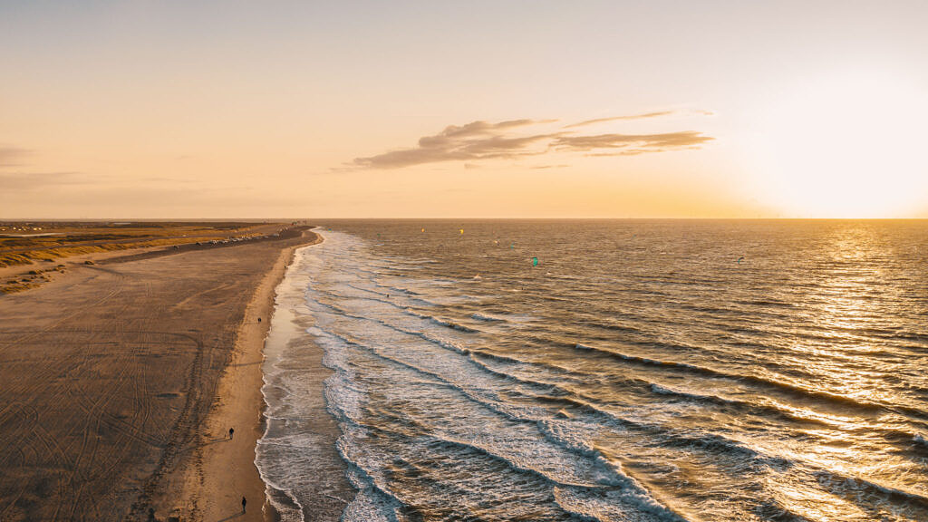 Domburg kitesurfing drone shot